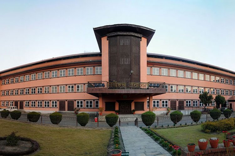 शिक्षकलाई राजनीतिक दलको उम्मेदवार बन्न अदालत रोक
