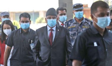 चिनियाँ विदेशमन्त्री वाङलाई भेट्न प्रचण्ड मेरिट होटलमा