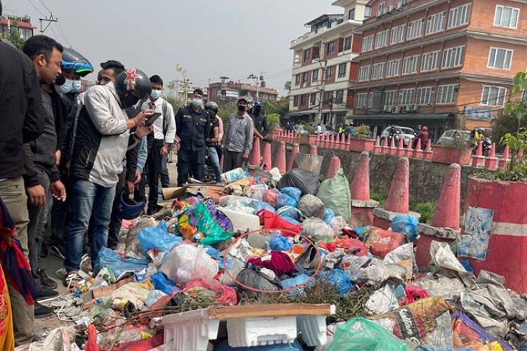 फोहोरको थुप्रोमाथि नवजात शिशुको शव भेटियो