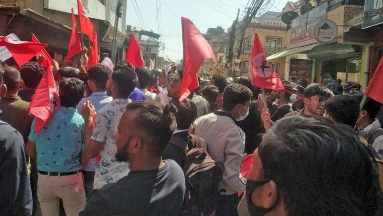 केन्द्रीय कार्यालय सानेपामा देउवाविरुद्ध नाराबाजी