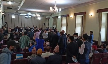 निर्वाचन आयोगले बोलाएको छलफलमा नाराबाजी