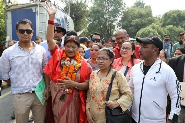 कांग्रेसबाट काठमाडौंको मेयरमा सिर्जना सिंहले गरिन् उम्मेदवारी दर्ता
