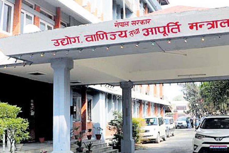 मोबाइल सेटदेखि मदिरालगायत १० प्रकारका वस्तु आयातमा सरकारले लगायो प्रतिबन्ध