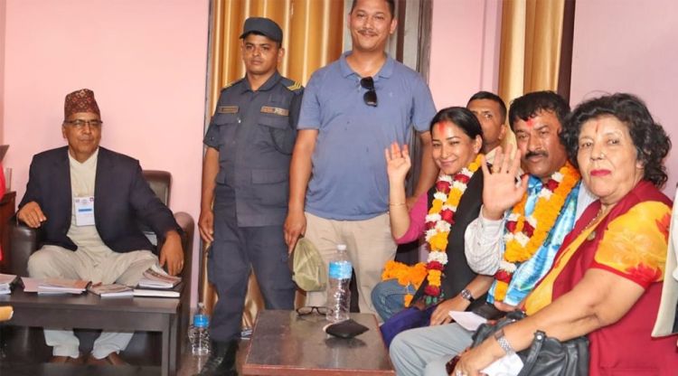 भरतपुर महानगरको मेयरमा रेनु दाहालको उम्मेदवारी दर्ता