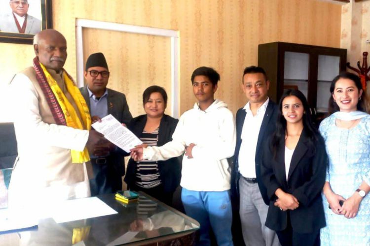 बालबालिकाको समस्याहरु सबोधन गर्न साथसाथद्वारा मन्त्री रायलाई ज्ञापन पत्र 