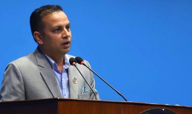 भ्रष्टाचारको जवाफ पाउन अनसन नै बस्नुपर्ने होः मनीष झा