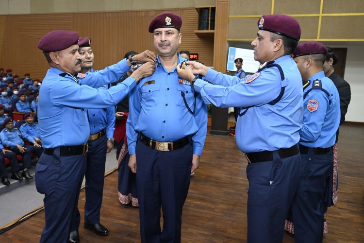 २० जना प्रहरी वरिष्ठ उपरीक्षकलाई दर्ज्यानी चिह्न प्रदान गरियो
