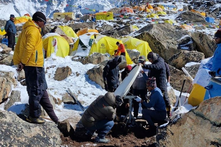 आरोहणको ७२ वर्षपछि सेनाद्वारा अन्नपूर्ण हिमालबाट फोहर सङ्कलन 