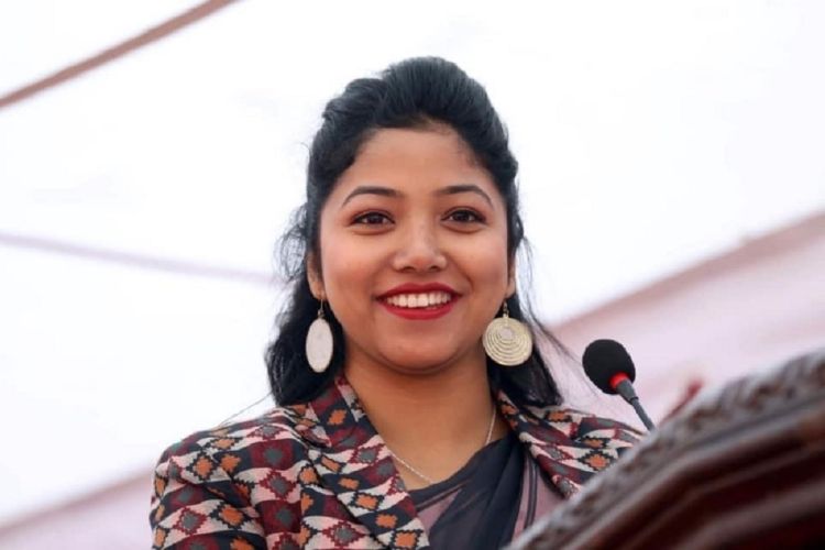 नेपालको तर्फबाट उपमेयर डङ्गोलले चीनमा आफनो प्रस्तुतिकरण दिदै
