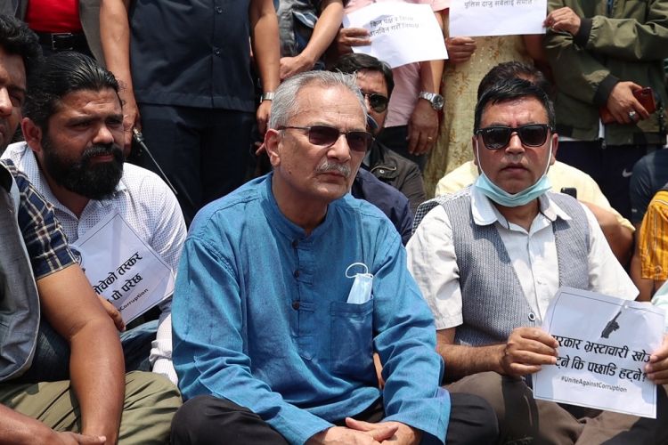 जनताले यसैगरी खबरदारी गरिरहे भ्रष्टाचारीहरु उम्कन सक्दैनन्–बाबुराम भट्टराई