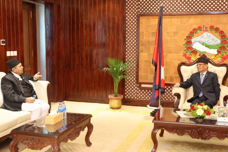 प्रधानमन्त्री दाहाल र सभामुख घिमिरेबीच बालुवाटारमा भेटवार्ता
