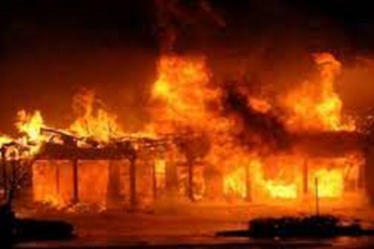 स्वास्थ्य चौकीमा आगलागी, औषधि,अक्सिजनलगायत स्वास्थ्य सामग्री जलेर नष्ट