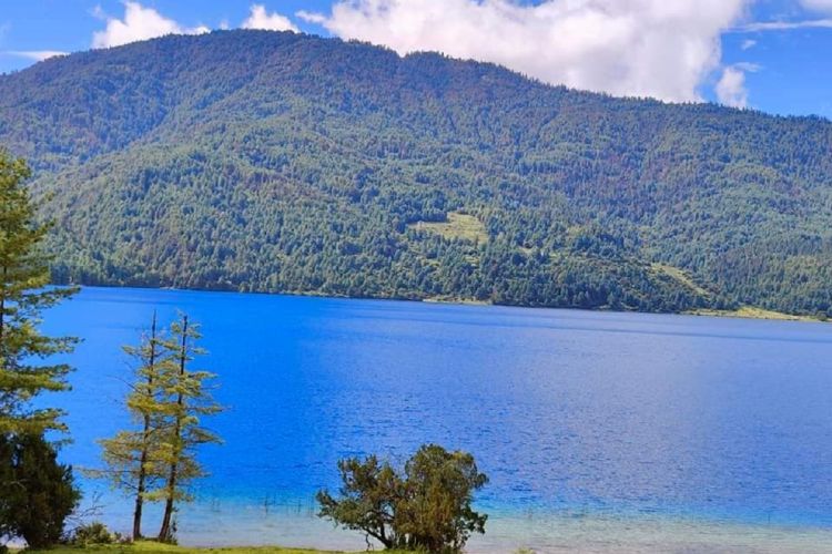  पर्यटन क्षेत्रलाई प्राथमिकतामा राख्दै रारा पर्यटकस्य पूर्वाधार निर्माणले गति लिँदै