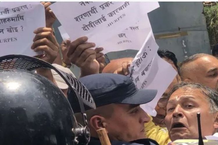 शरणार्थी प्रकरणः धर्नामा बसेका अधिकारकर्मीहरु पक्राउ
