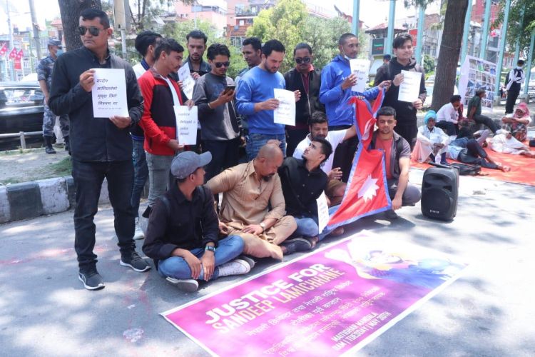 क्रिकेटर सन्दीप लामिछानेको न्यायका लागि माइतीघरमा प्रदर्शन (फोटो फिचर)