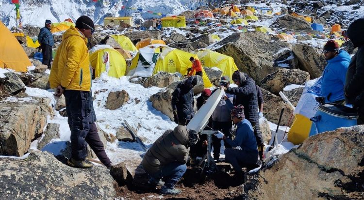 आरोहणको ७२ वर्षपछि सेनाद्वारा अन्नपूर्ण हिमालबाट फोहर सङ्कलन 