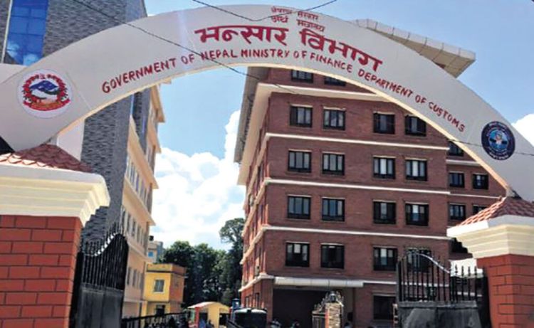 विदेशमा छ महिना काम गरेर फर्किएकाले मात्र २ वटा मोबाइल ल्याउन पाउने