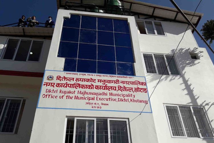 नेता ठेकेदारको बचाउ नगर्न सभापति देउवा र अध्यक्ष ओलीलाई पत्राचार