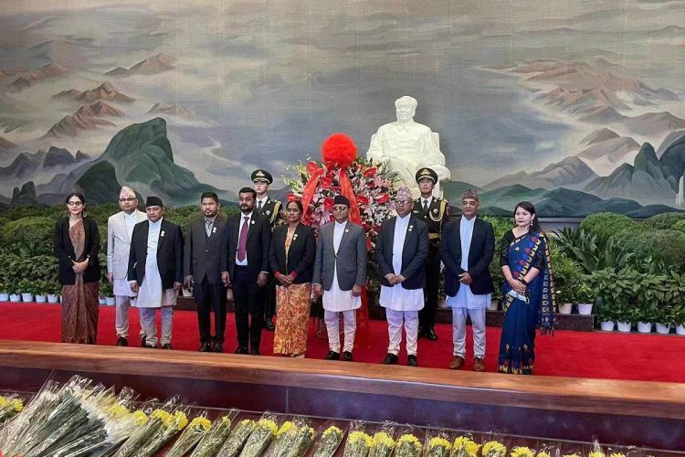 माओत्सेलुङको समाधिस्थलमा पुगेर राष्ट्रिय सभा अध्यक्ष तिमिल्सिनाद्वारा श्रद्धाञ्जली अर्पण