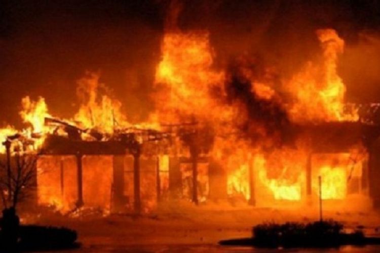 आगलागीमा परेर इलाममा सात घर जलेर नष्ट