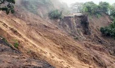  बाढी र पहिरोले घर पुरिँदा जम्मु काश्मिरमा आठ जनाको मृत्यु