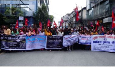 राष्ट्र बैंक अगाडि लघुवित्तिय संस्था पीडितको प्रर्दशन