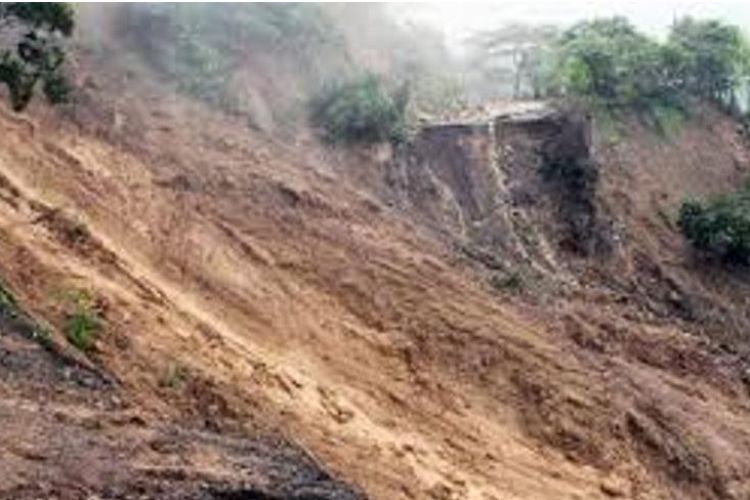 बाढी र पहिरोले घर पुरिँदा जम्मु काश्मिरमा आठ जनाको मृत्यु