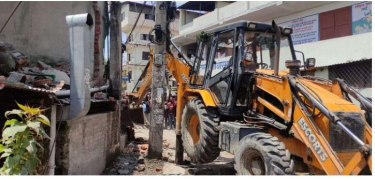 भद्रकुमारी घले सेवा सदनमा चल्यो काठमाडौं महानगरको डोजर