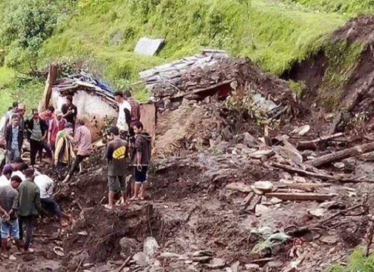 पहिरोमा पुरिएर बैतडीमा आमाछोराको मृत्यु
