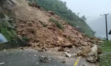 पहिरो खस्दा हेटौँडा–काठमाडौं छोटोदुरीका सबै सडक अवरुद्ध