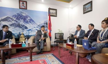 राष्ट्रिय सभा अध्यक्ष तिमिल्सिना र थाई नेपाली संघका पदाधिकारीबीच भेटवार्ता