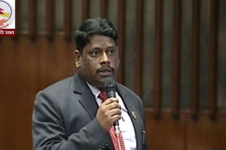 सरकारले इन्जिनियर शिक्षामा बढाएको शुल्क फिर्ता गर्नुपर्छ : सांसद खान