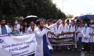कुटपिट विरोधमा आज पनि डाक्टरहरू सडकमा 