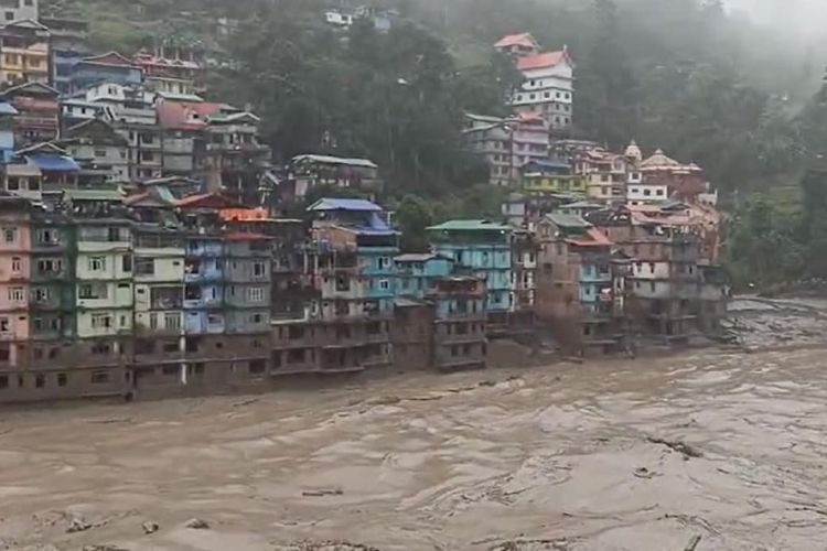 सिक्किममा ताल फुटेपछि भिषण बाढीः मृत्यु हुनेको संख्या १४ पुग्यो, १०२ जना बेपत्ता