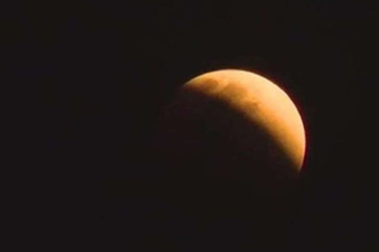 आज खण्डग्रास चन्द्रग्रहण लाग्दै, दिउँसो ४ः १९ बजेबाट सुतक लाग्ने
