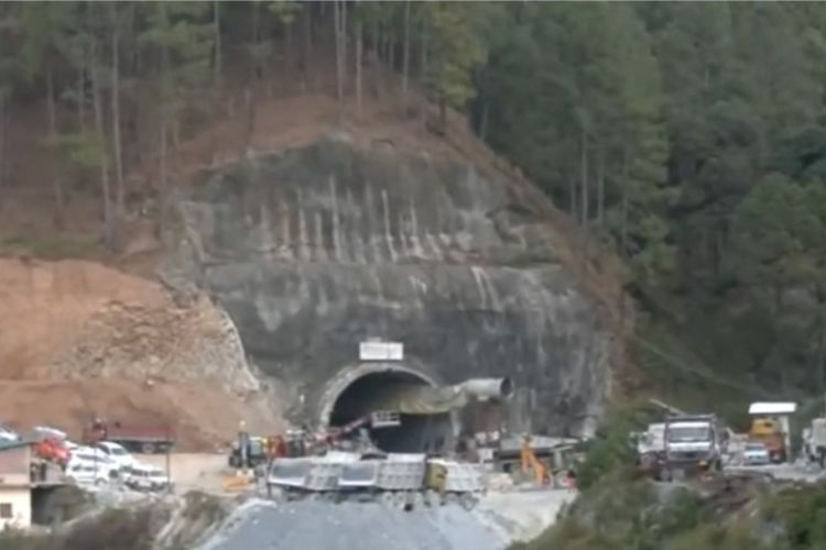 भारतको उत्तराखण्डको सुरुङमा थुनिएका ४० मजदुरको उद्धार कार्य जारी