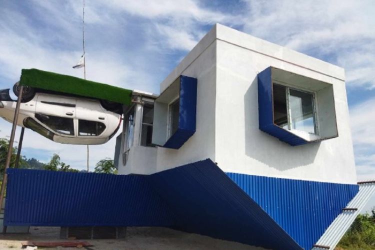 पर्यटक तान्दै मिक्लाजुङ्गको मिसेलुङ फनपार्कको ‘उल्टो घर’