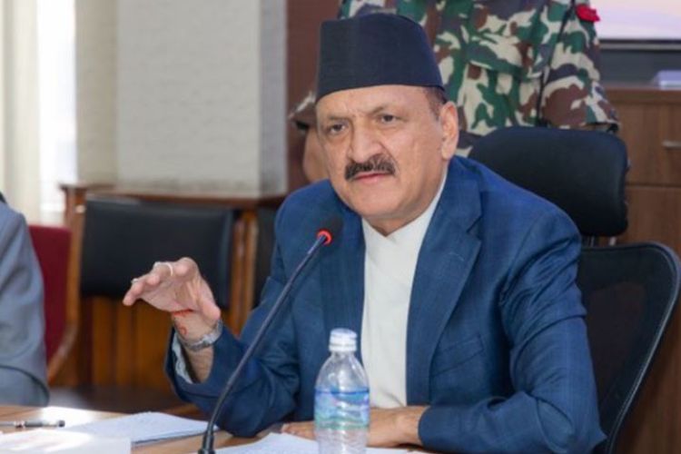 आयातबाट फर्निचर उपभोग गर्नु दुर्भाग्यः अर्थमन्त्री महत