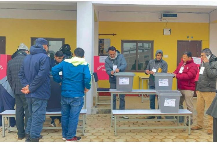 राष्ट्रियसभा निर्वाचन जारीः सत्तारूढ गठबन्धन र एमालेबीच मुख्य प्रतिस्पर्धा