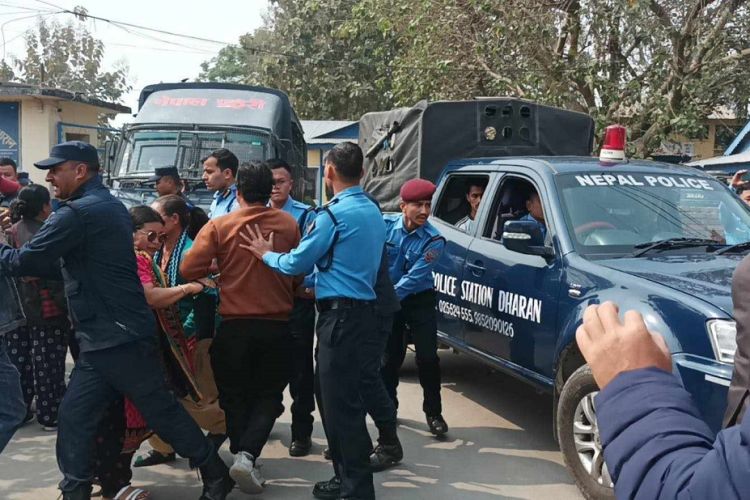 धरानमा प्रहरी र स्थानीयबीच झडप