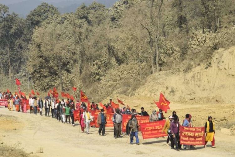 २३ दिन पैदल हिँडेर काठमाडौं आइपुगे मिटरब्याजपीडित, सिंहदरबार मार्च गर्दै