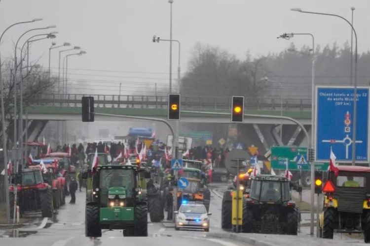 पोल्याण्डका आन्दोलनरत किसानको माग सम्बोधन गर्न युक्रेन तयार