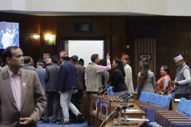 नेकपा एमालेद्वारा प्रधानमन्त्रीको जवाफ माग्दै सदन अवरुद्ध