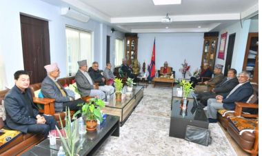 कांग्रेस माओवादी गठबन्धन भत्कियो, एमाले सरकारमा सामेल हुन तयार