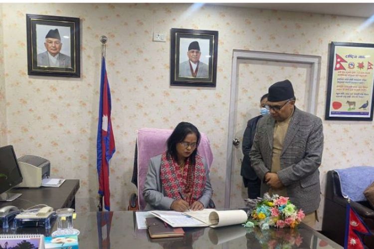 मन्त्री भएलगत्तै अमेरिका उड्दै महिलामन्त्री भगवती चौधरी
