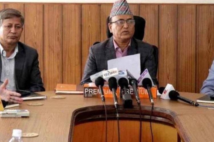 आज सरकारलाइ प्रतिवेदन बुझाउँदै  सुन तस्करी जाँचबुझ आयोग