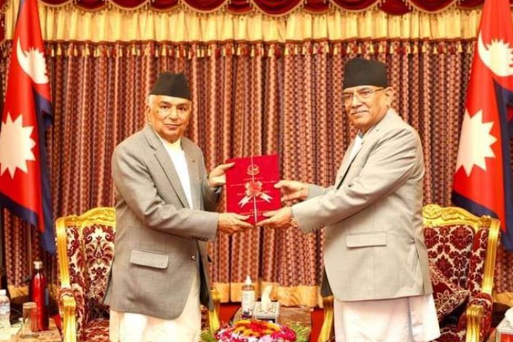  प्रधानमन्त्रीले प्रस्तुत गरे राष्ट्रपति पौडेलसमक्ष सरकारको वार्षिक प्रतिवेदन 
