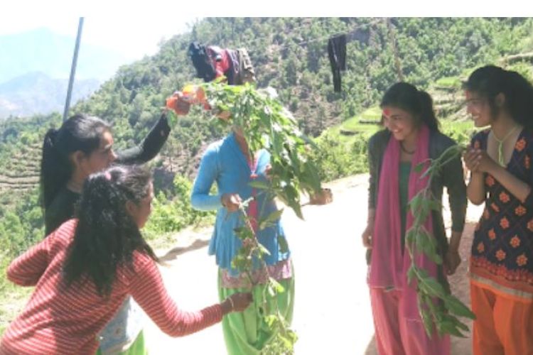 अनौंठो पर्व, नन्द–भाउजुको सम्बन्ध कस्न नयाँ वर्षको दिन सिस्नु हानाहान 