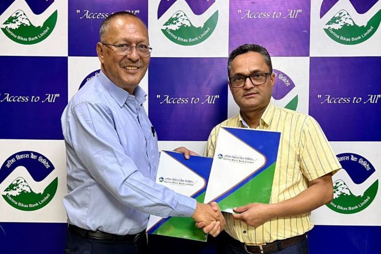 गरिमा विकास बैंकले टोयोटा गाडी खरिद गर्न  आधार दरमा नै कर्जा दिने