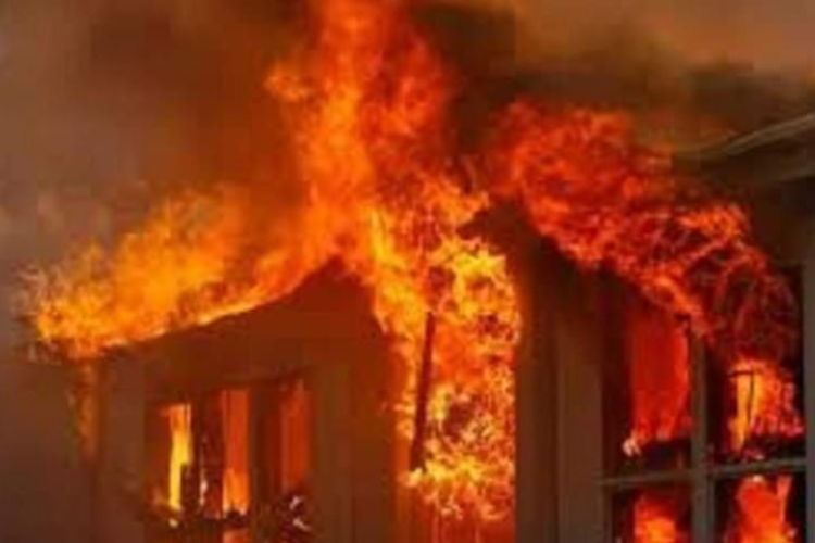 दुई छुट्टाछुटै स्थानमा आगोलागी, रु १० लाख  बराबरको क्षती